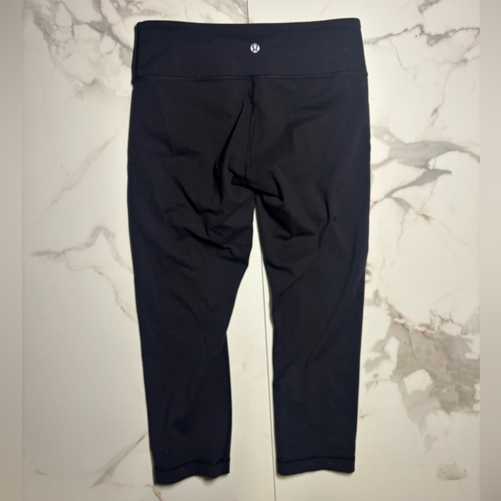 Lululemon Women leggings crop size 6